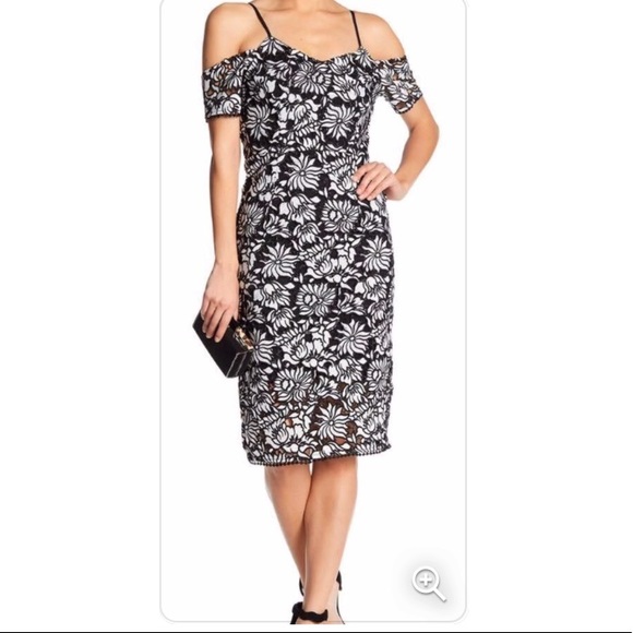 NWT Romeo + Juliet Couture cold shoulder dress - Picture 2 of 16